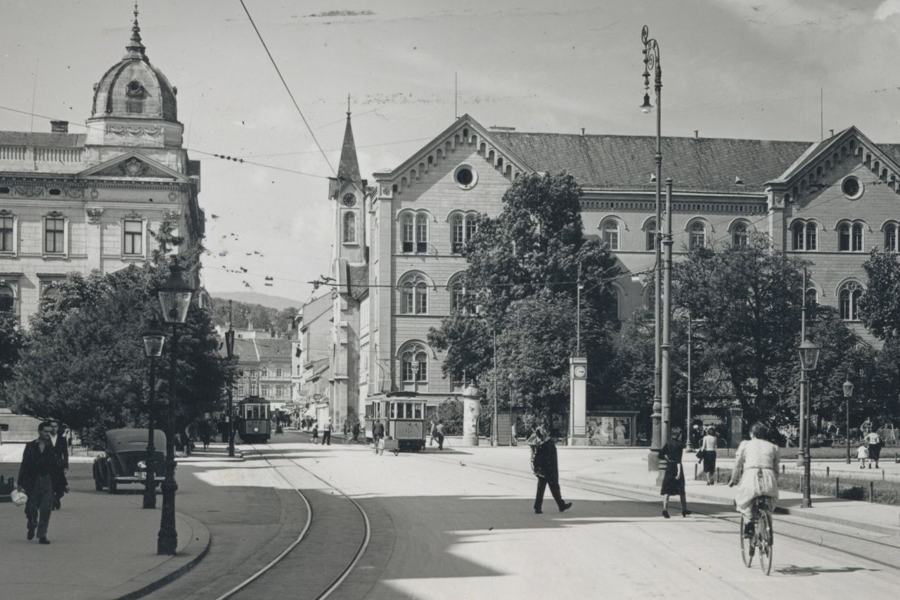 Trg kralja Aleksandra (današnji Trg Republike Hrvatske), u pozadini Frankopanska ulica, oko 1935. godine